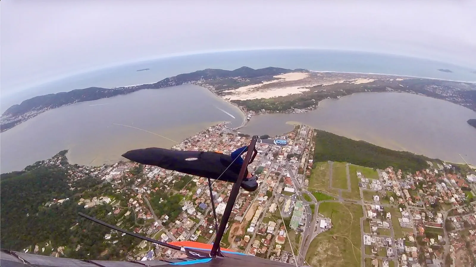 Asa-delta sobre Florianópolis