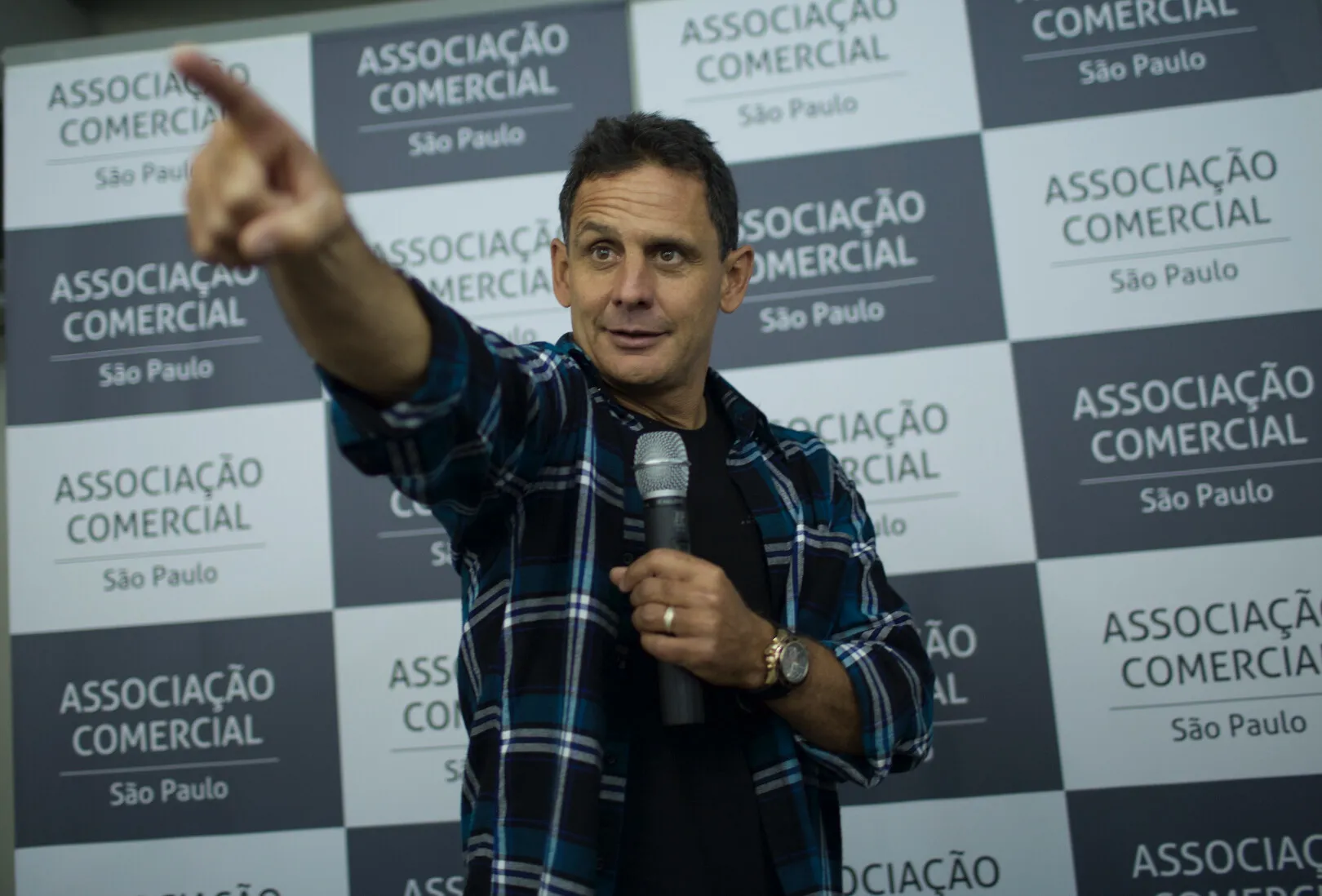 Luís Roberto Formiga palestrando na Associação Comercial de São Paulo